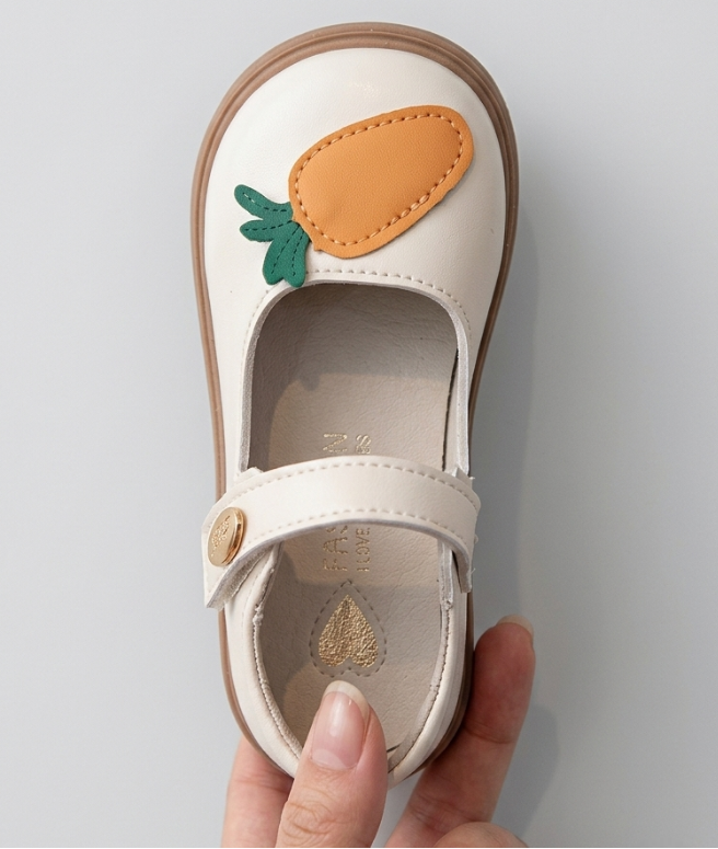 Zapato infantil con diseño de dibujos animados divertido y colorido en España