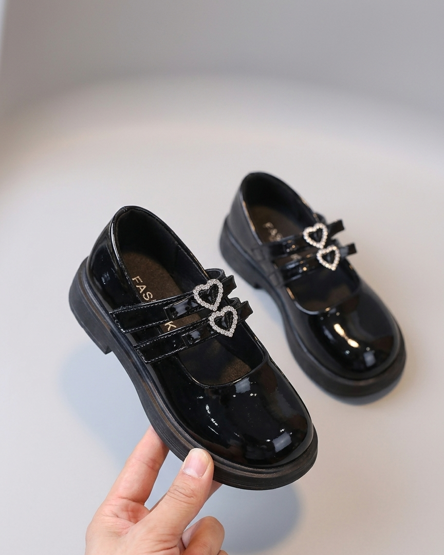 Zapato clásico elegante con diseño brillante en España
