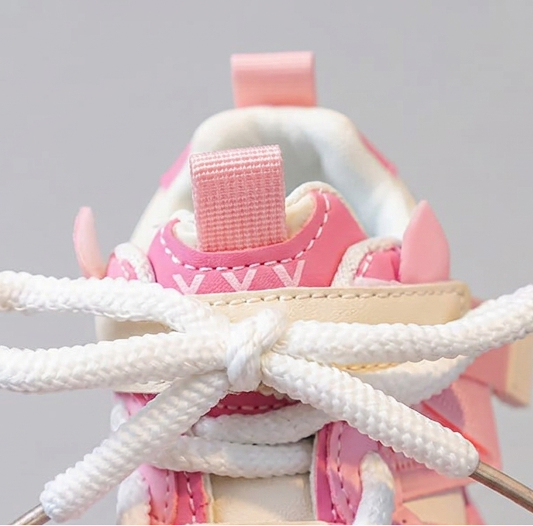 Zapato rosa con diseño deportivo moderno para niñas en España