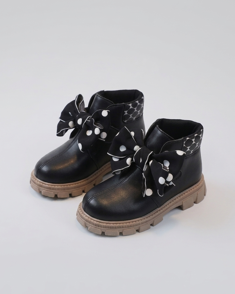 Botas de invierno elegantes con diseño de lazo de tela con lunares en España