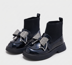 Zapato de niña de lujo con diseño elegante, decorado con un lazo adornado con cristales en España