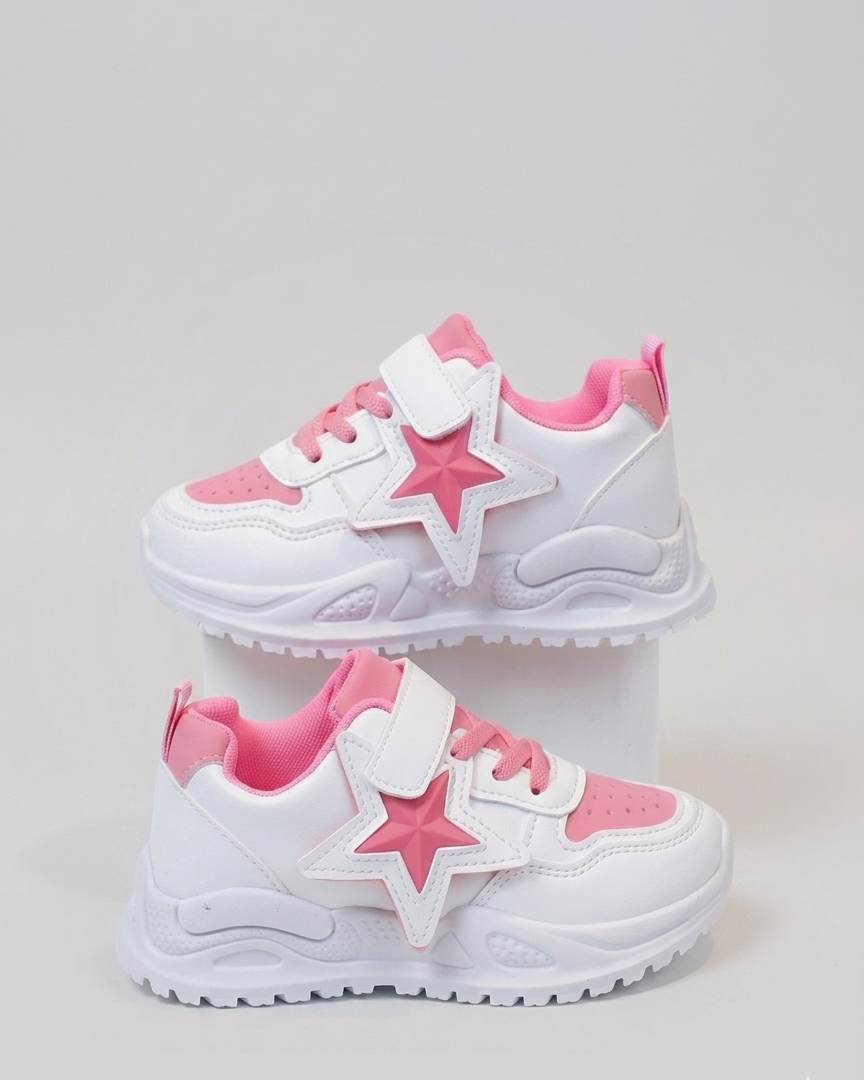 Zapatillas deportivas modernas con diseño de estrella rosa en relieve en España