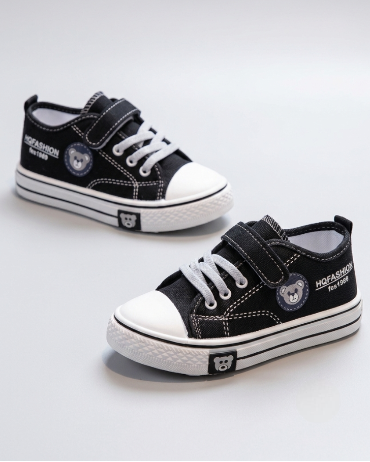 Zapato infantil con diseño atractivo y estampado de oso en España