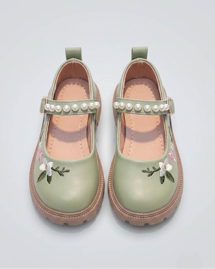 Zapato elegante para niña con diseño moderno en España