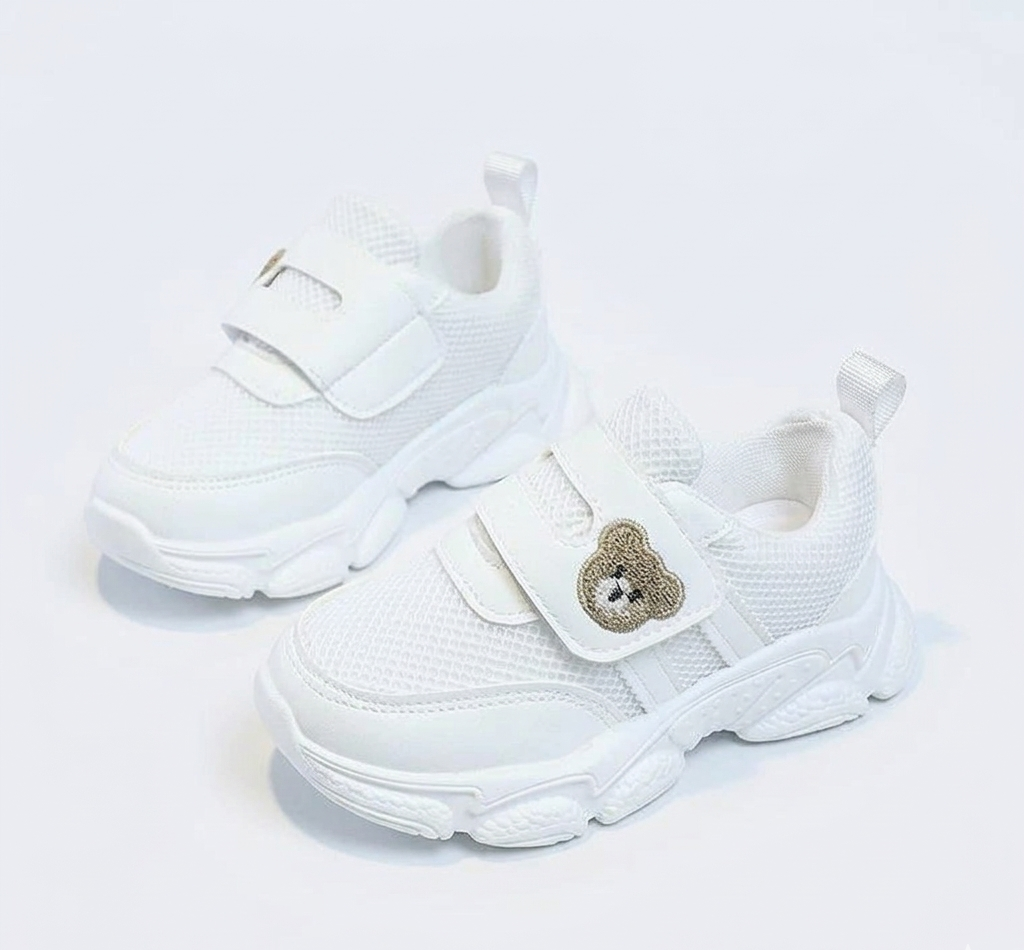 Zapato deportivo blanco para niños en España