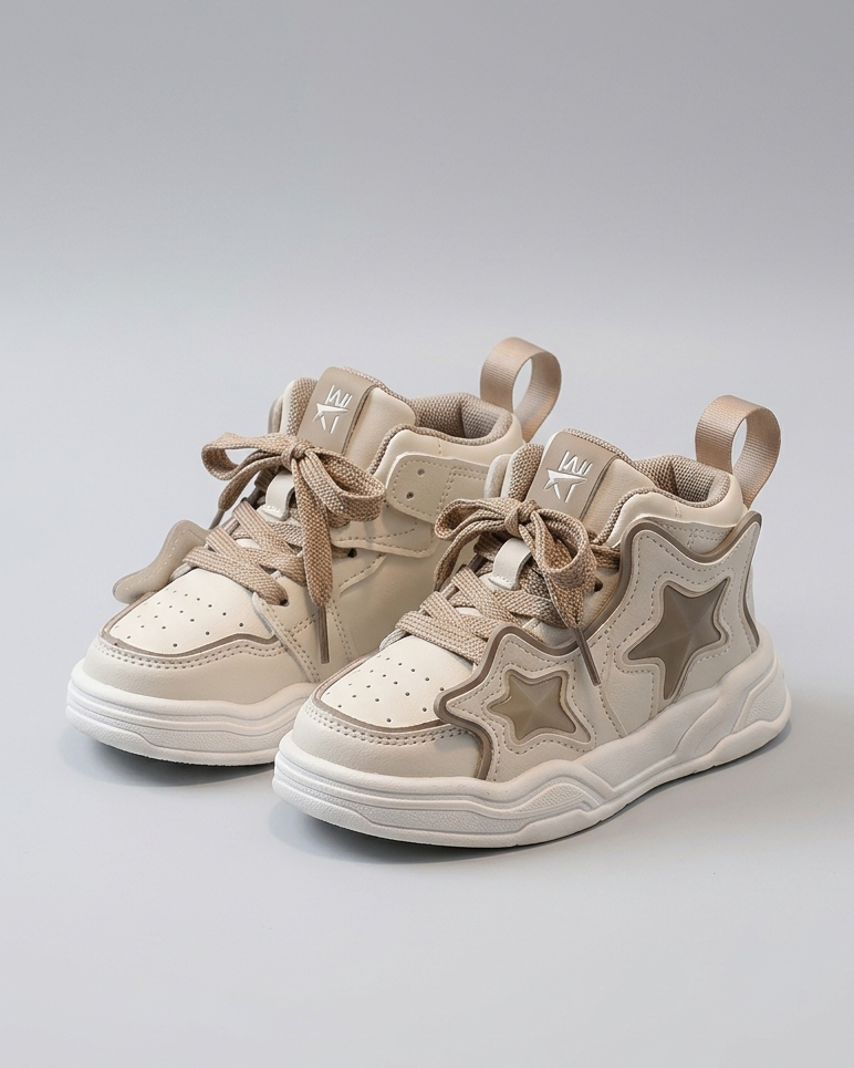Zapatillas deportivas para niños con diseño moderno en España