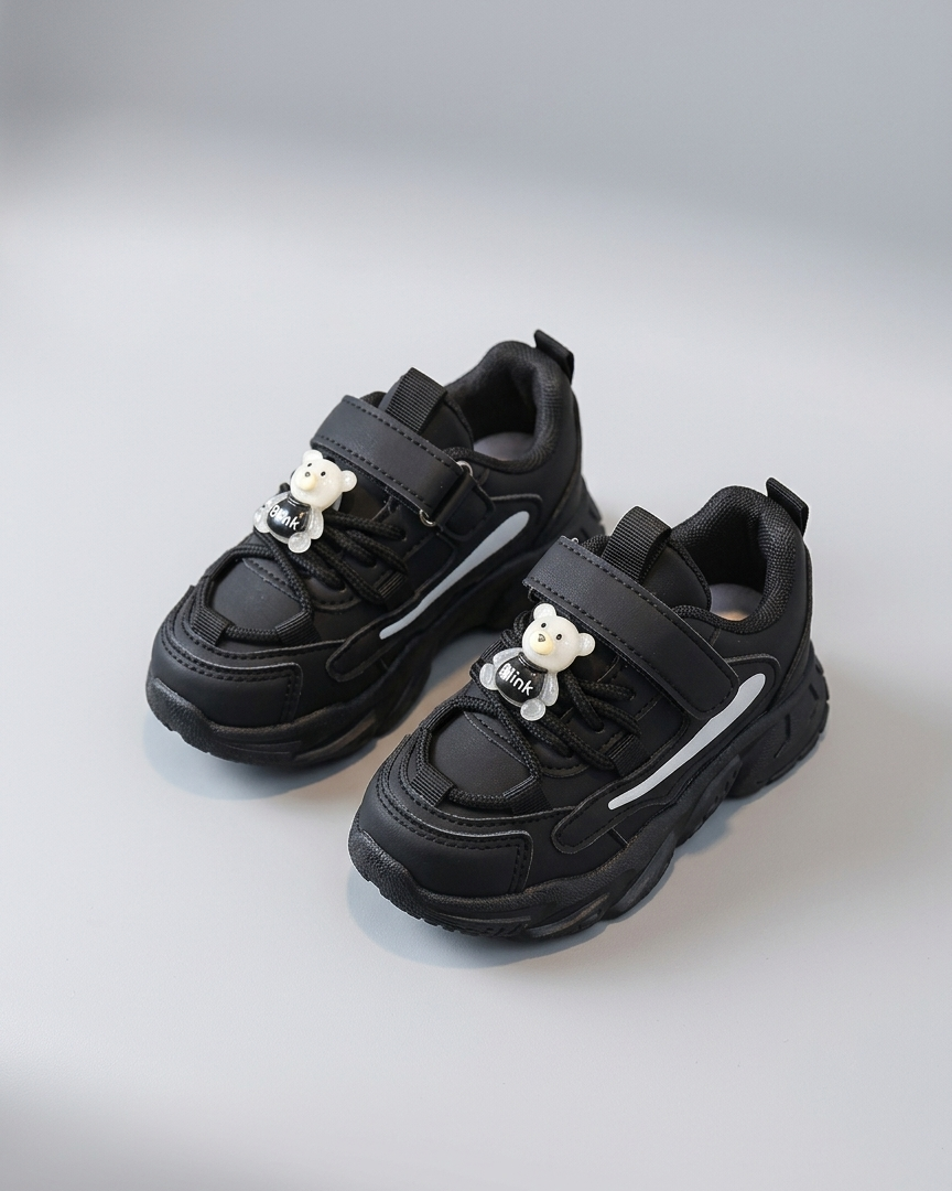 Zapato negro moderno para niños en España