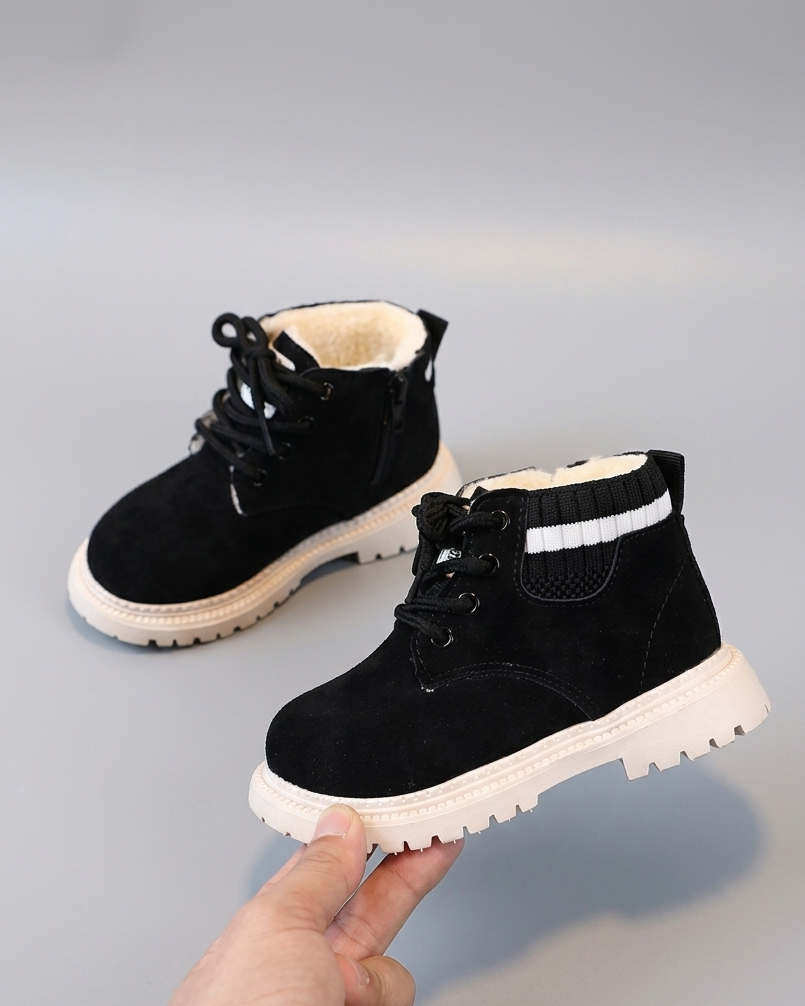 Zapatos de invierno cálidos para niños en España