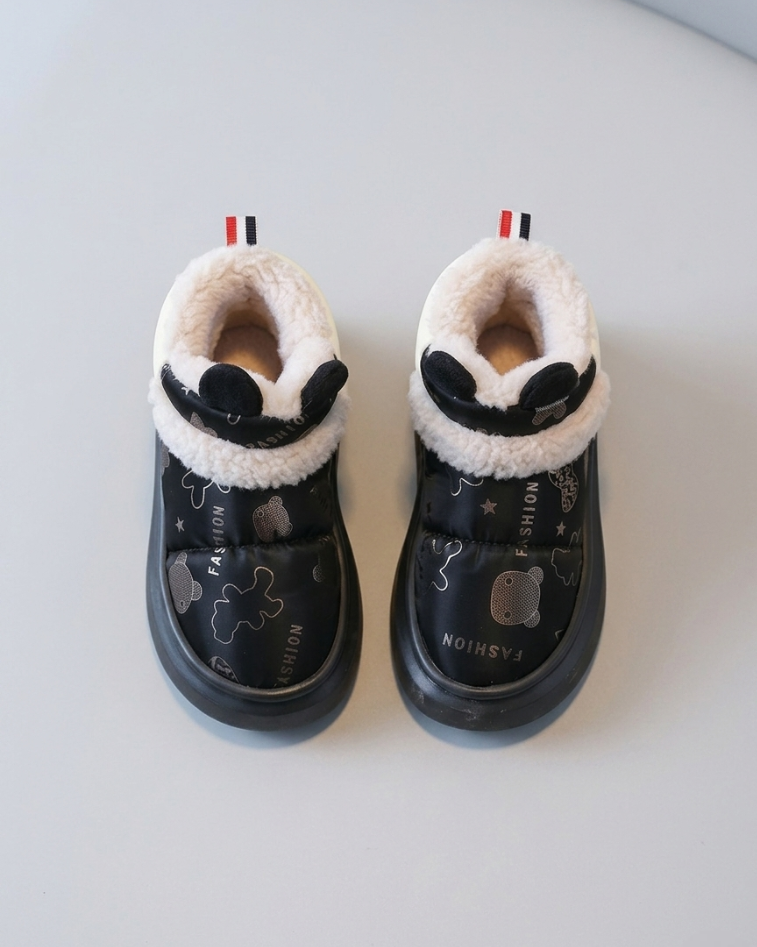 Zapato de invierno cálido con diseño de dibujos animados para niños en España