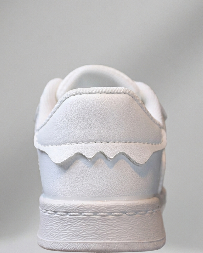 Zapato deportivo con diseño moderno en España