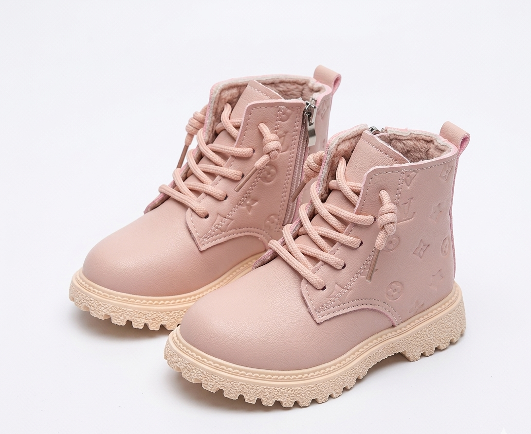 Bota de invierno cálida y rosa, ideal para el invierno en España