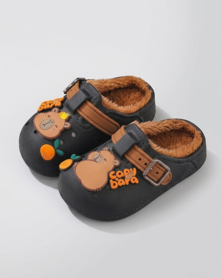 Pantuflas de invierno cálidas con diseño de dibujos animados en España