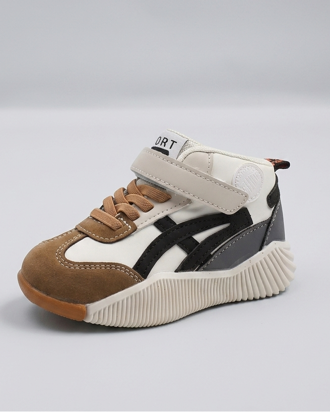 Zapato deportivo con diseño moderno para niños en España