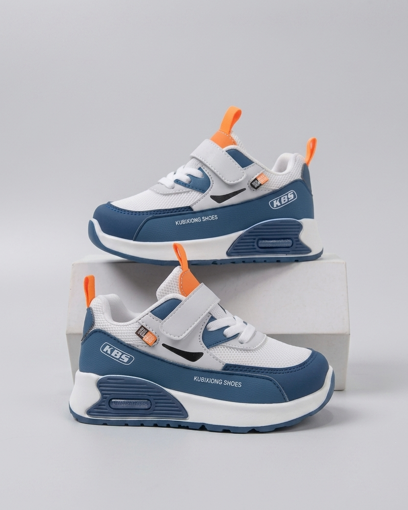 Zapato con diseño deportivo moderno, apto para niños y niñas en España