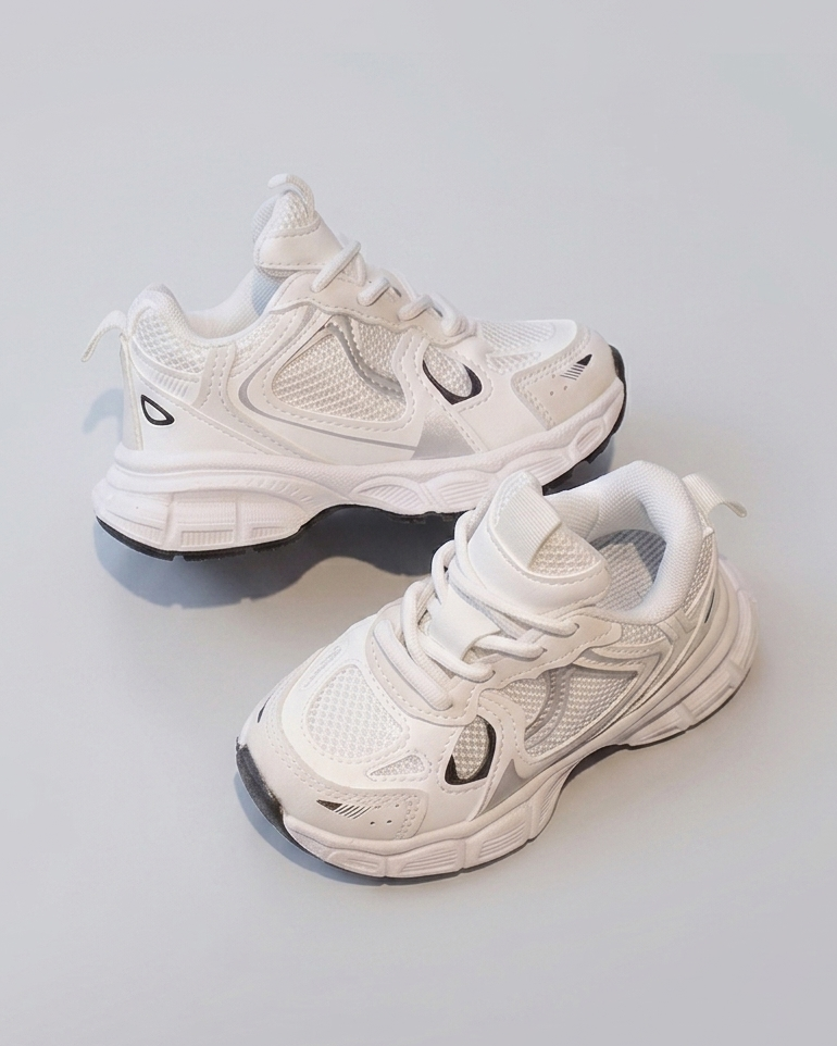 Zapatillas deportivas para niños con diseño moderno en España