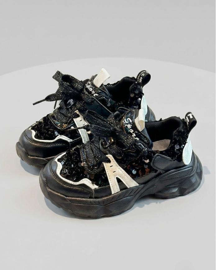 Zapato de invierno moderno para niños en España