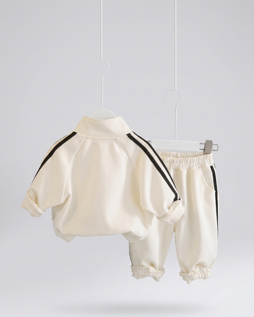Conjunto deportivo niño con sudadera, pantalón y mochila pequeña en España