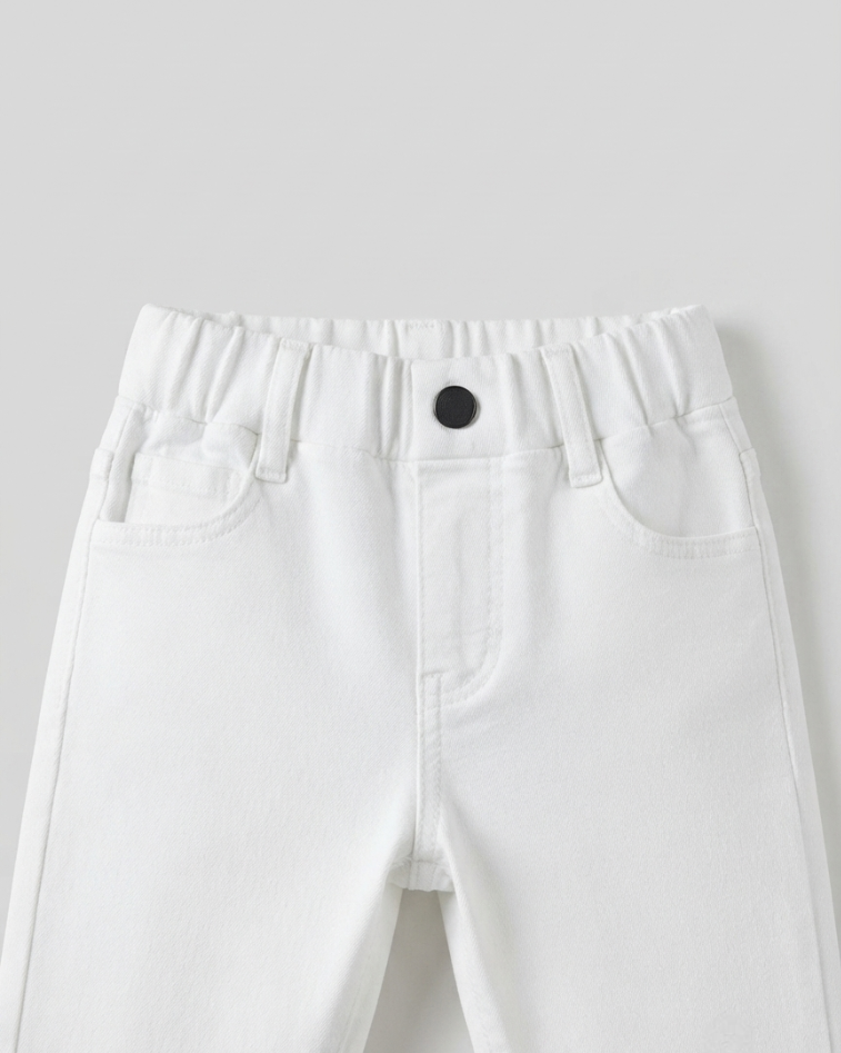 Pantalón Vaquero Blanco Esencial  Estilo Cómodo y Atemporal