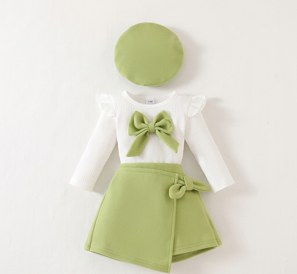 Conjunto de invierno de 3 piezas: blusa, falda y gorro en rojo y blanco ❄️✨