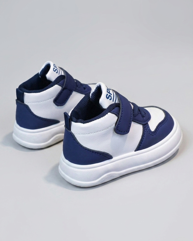 Zapatillas deportivas modernas para niños en España