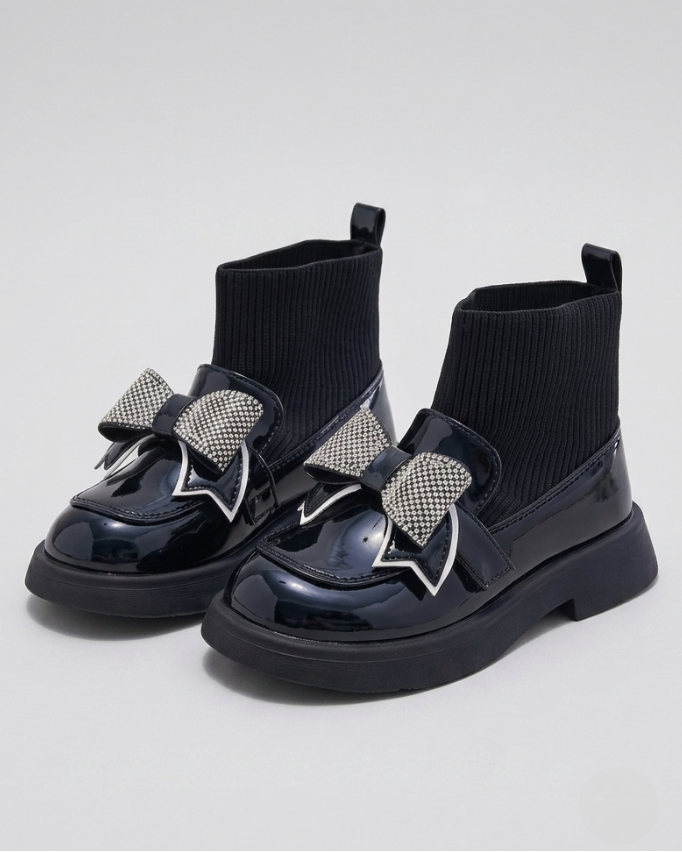 Zapato de niña de lujo con diseño elegante, decorado con un lazo adornado con cristales en España