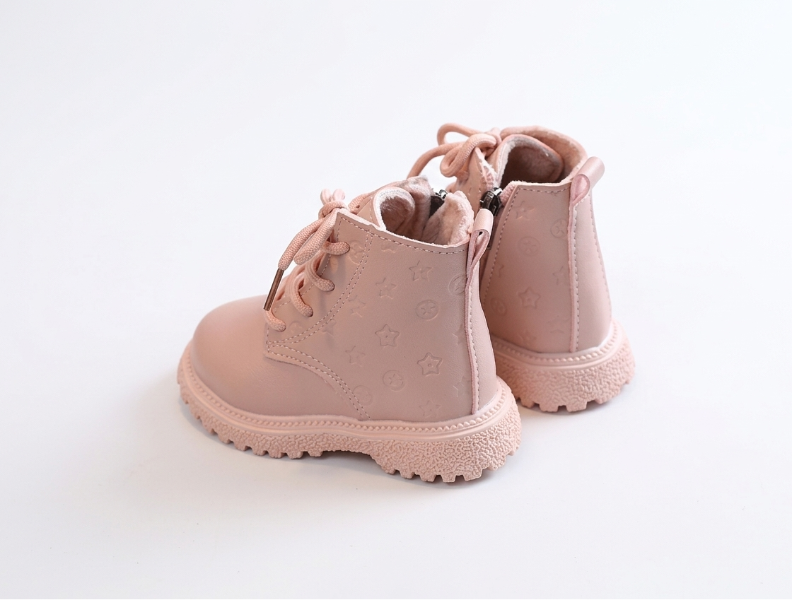 Bota de invierno cálida y rosa, ideal para el invierno en España