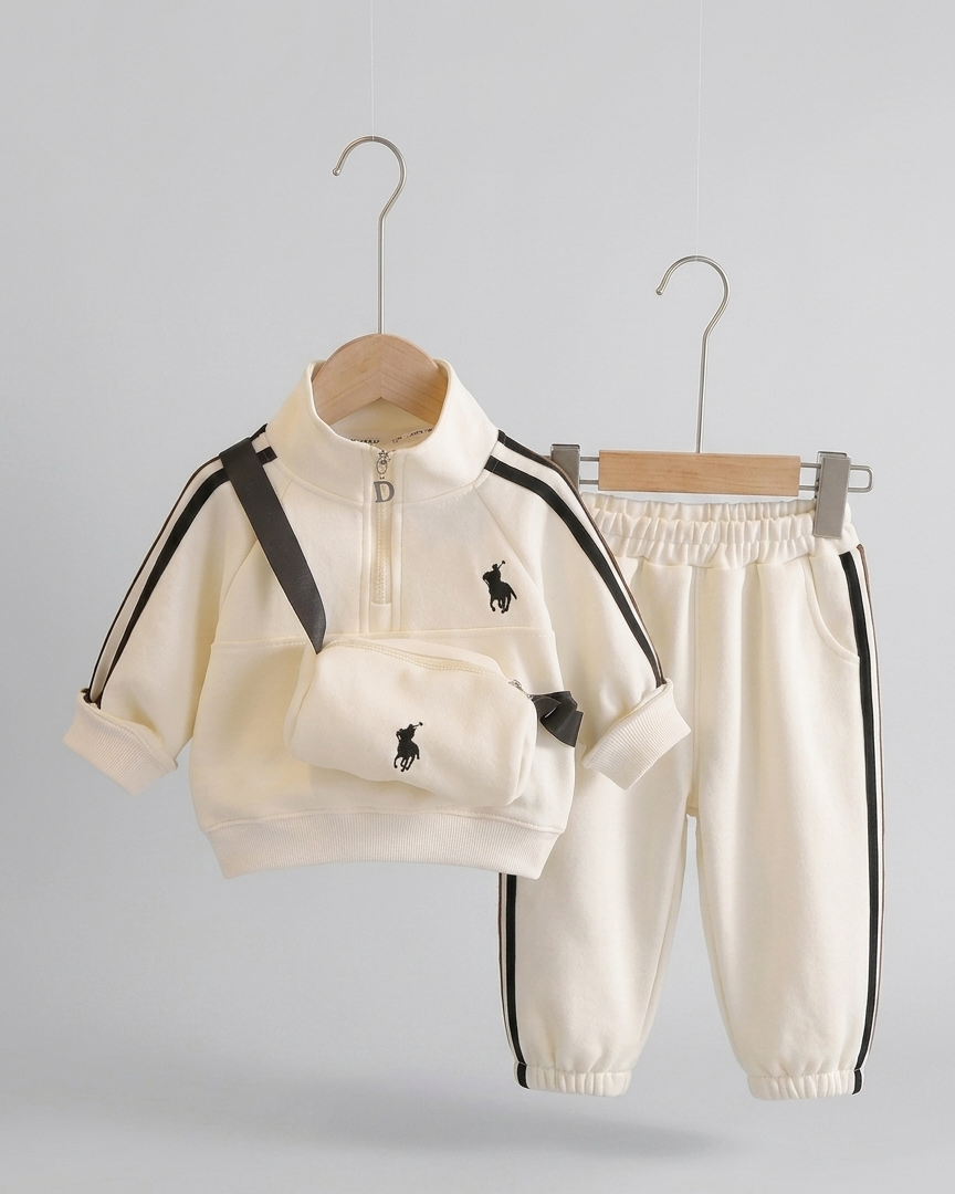 Conjunto deportivo niño con sudadera, pantalón y mochila pequeña en España