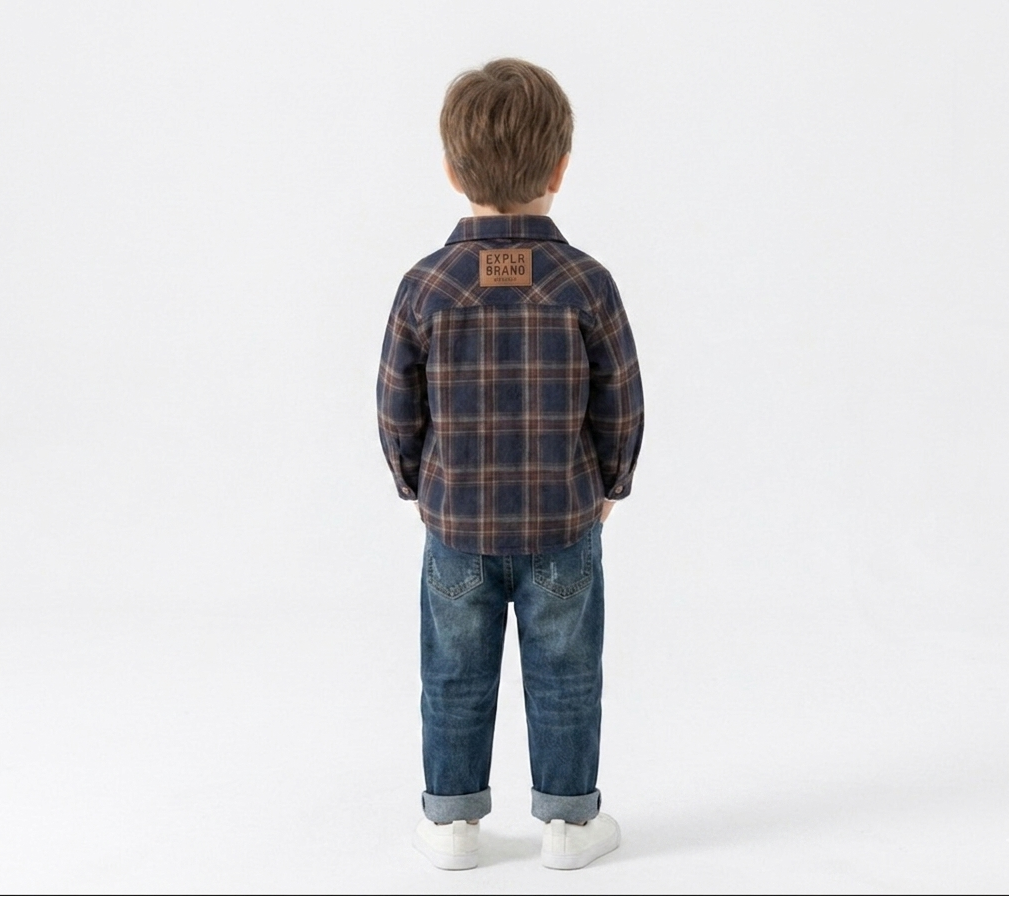 Conjunto infantil 3 piezas niño: camisa de cuadros, camiseta de algodón y pantalón vaquero en España