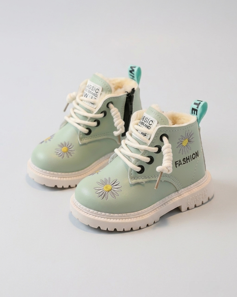 Bota de invierno con diseño moderno y atractivo bordado floral en España