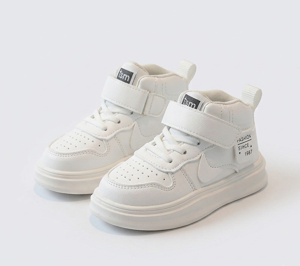 Zapato deportivo con diseño moderno en color blanco en España