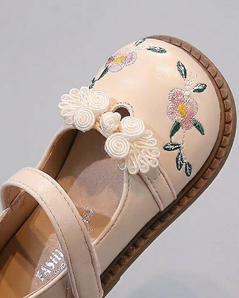 Zapato clásico de verano para niñas con bordado de flores en España - vista lateral 