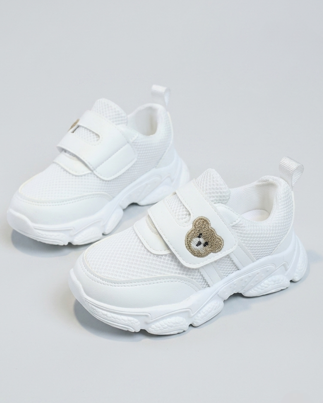 Zapato deportivo blanco para niños en España