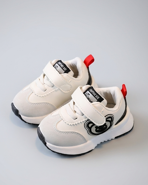 Zapato deportivo con diseño atractivo y dibujo de oso en España