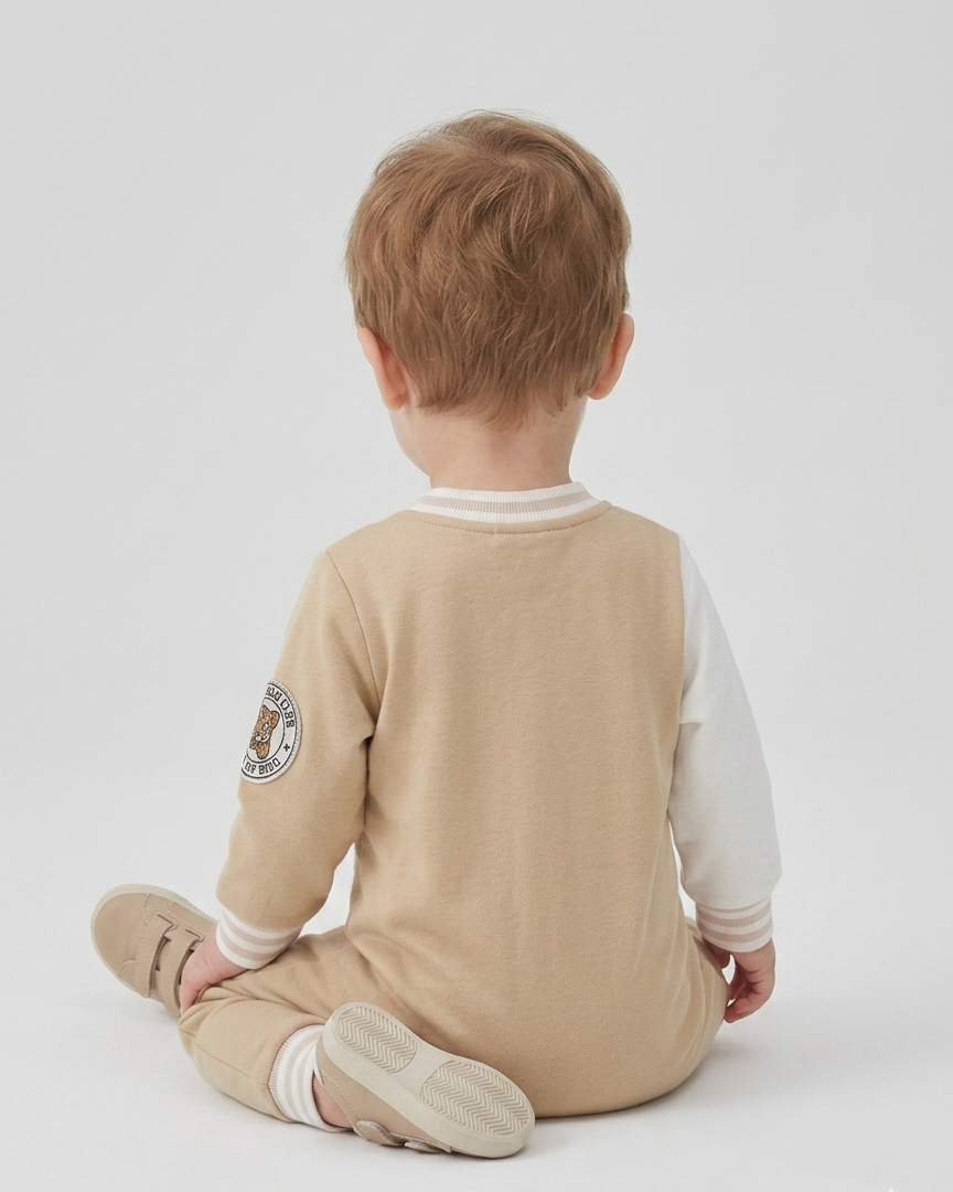 Mono bebé invierno una pieza con botones frontales estilo Varsity  ropa bebé niño destacada para looks elegantes y en España