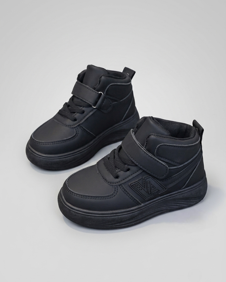 Zapatillas deportivas modernas para niños en España