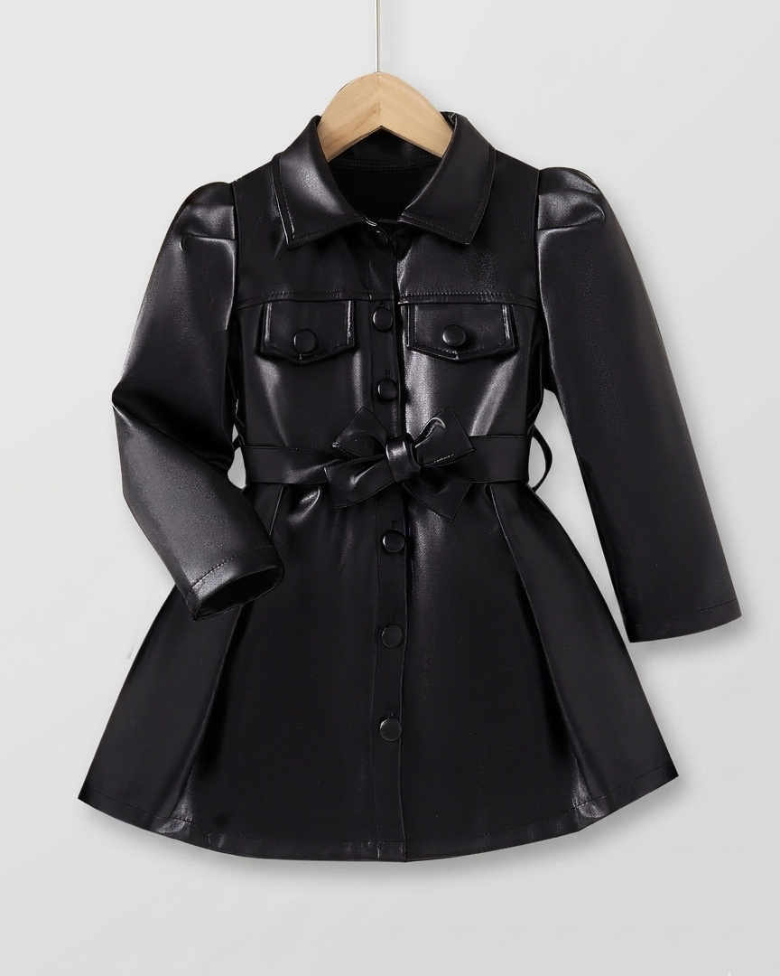 Abrigo niña piel sintética negro estilo gabardina elegante con cinturón ajustable en España