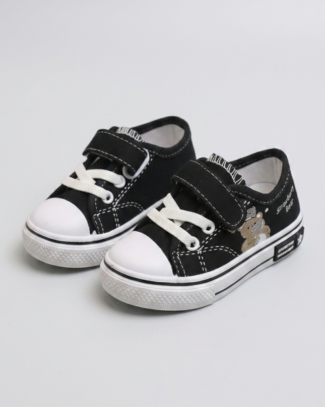 Zapato infantil con diseño de oso caricaturesco en España