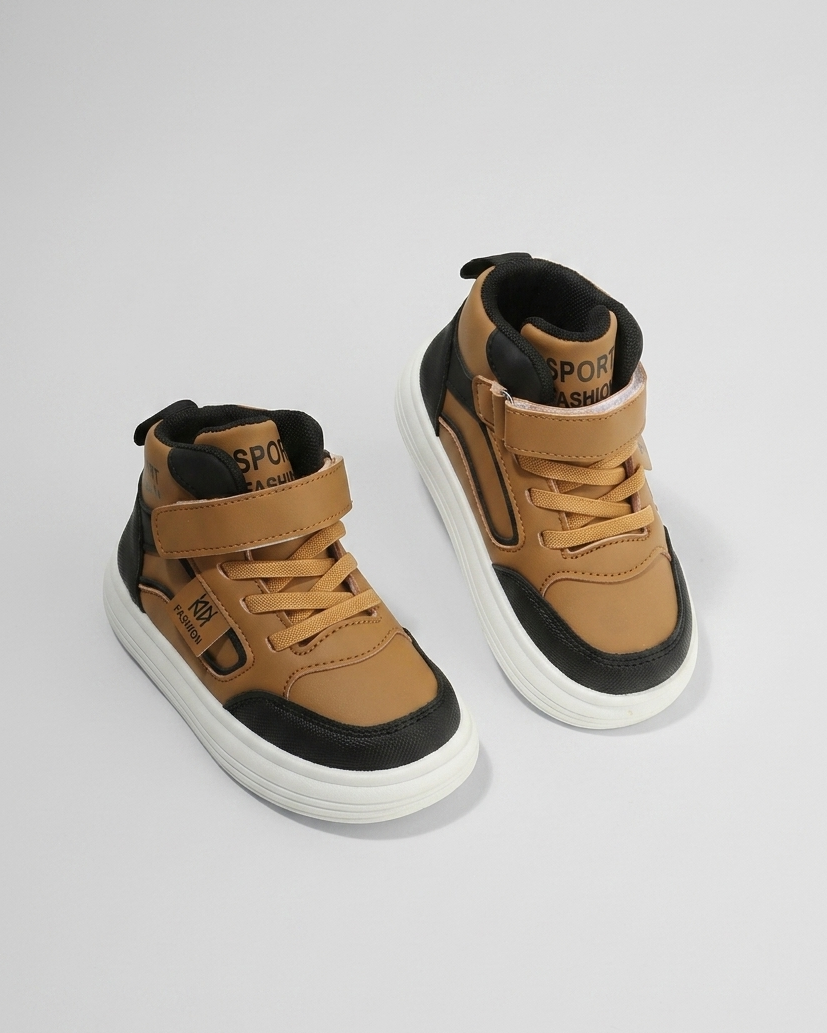 Zapatillas deportivas modernas para niños en España