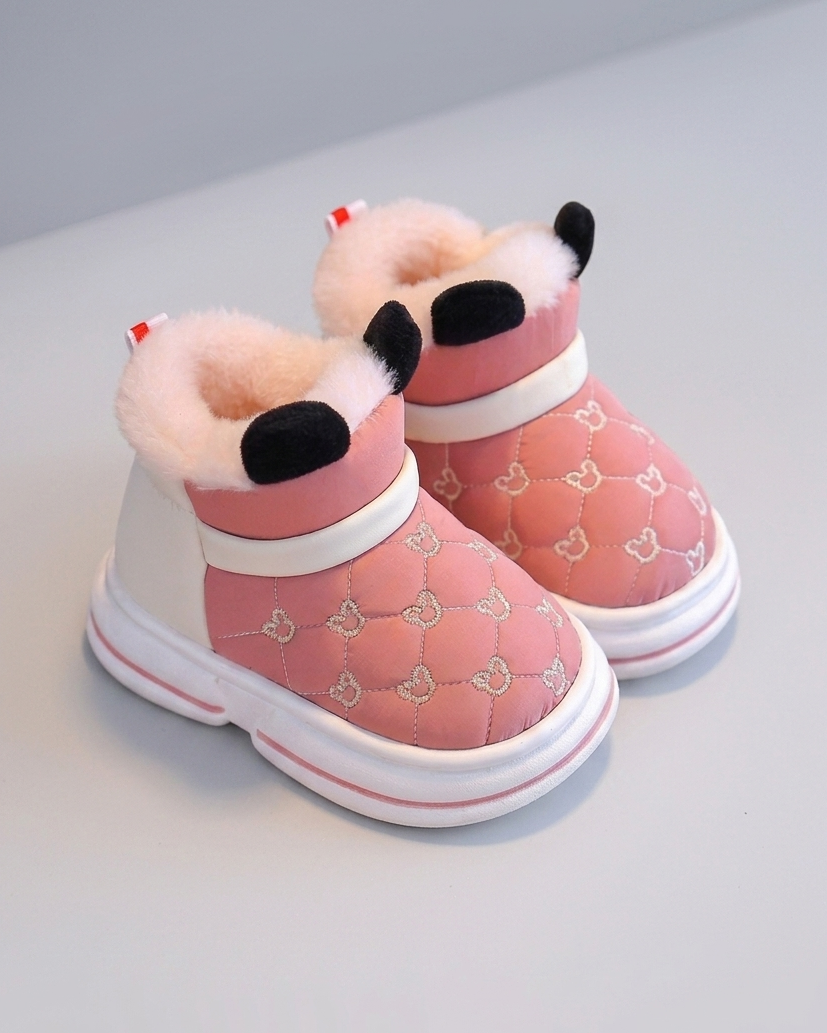Zapato de invierno cálido con diseño moderno en España