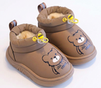 Zapato de invierno con diseño de oso en España