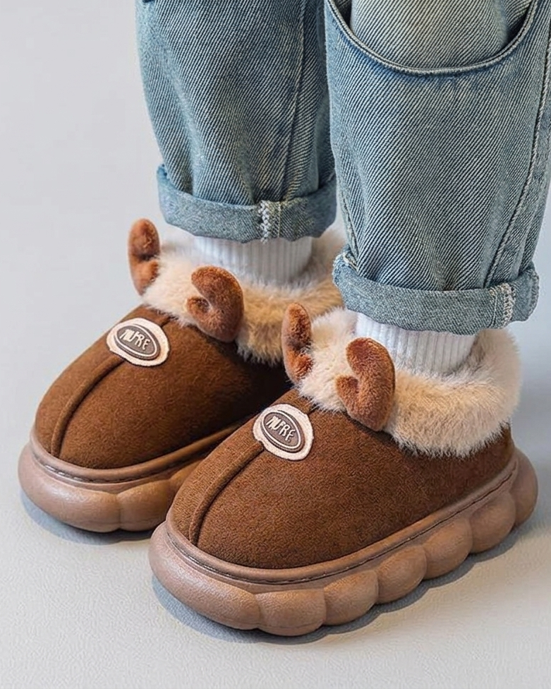 Pantuflas de invierno cálidas para niños en España
