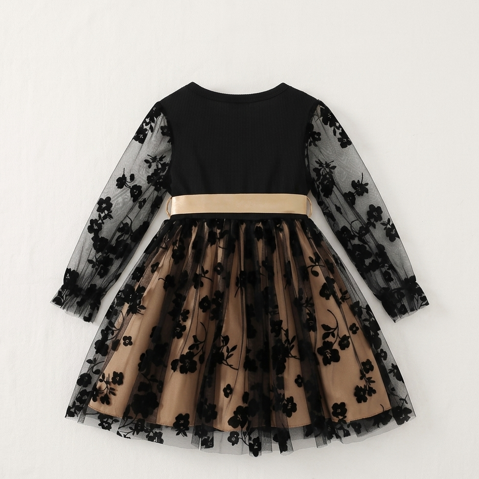 Vestido de tul bordado con manga larga y cinturón de satén dorado