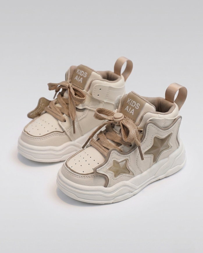 Zapatillas deportivas para niños con diseño moderno en España