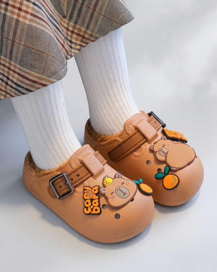 Pantuflas de invierno cálidas con diseño de dibujos animados en España