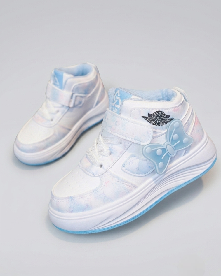 Zapatillas deportivas para niñas con diseño moderno en España