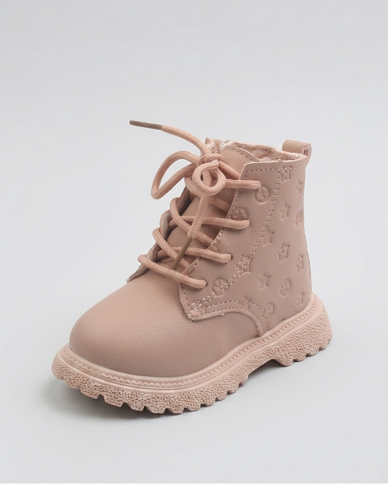Bota de invierno cálida y rosa, ideal para el invierno en España