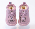 Zapato de invierno con diseño de oso en España