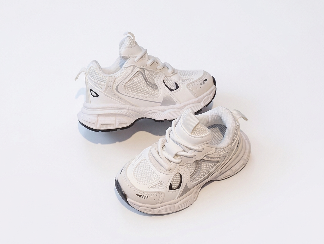 Zapatillas deportivas para niños con diseño moderno en España
