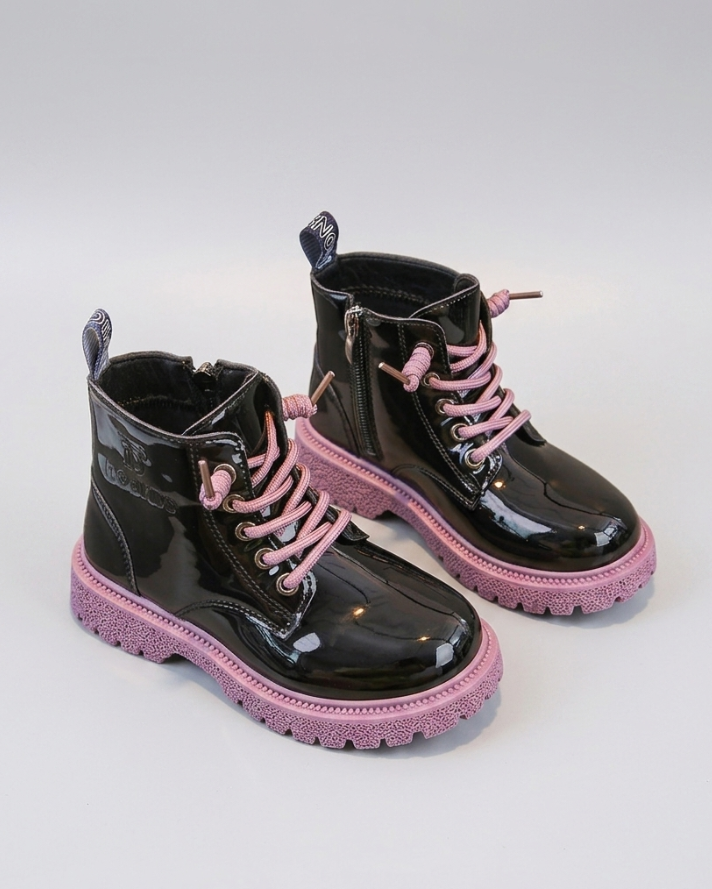Bota de invierno brillante con estilo moderno para niños en España