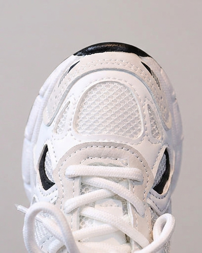 Zapatillas deportivas para niños con diseño moderno en España